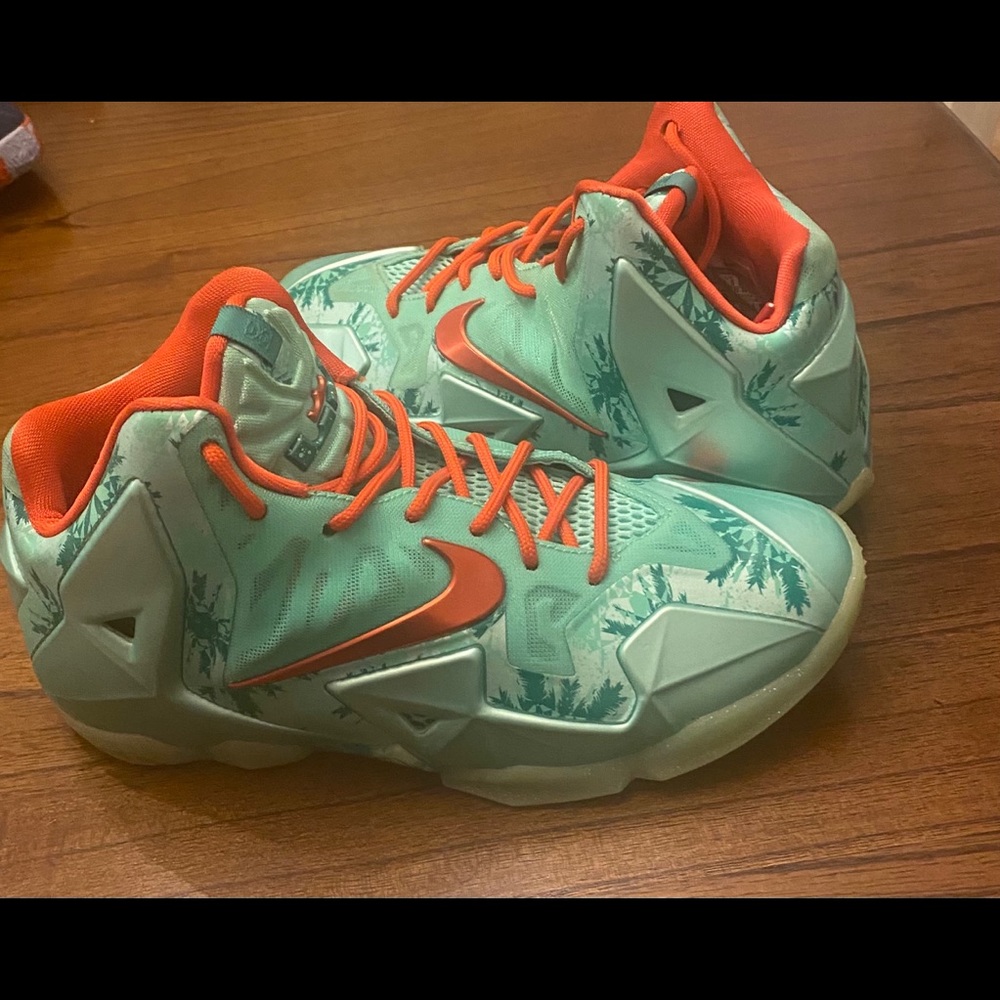 Youth Lebron 11 Christmas Edition